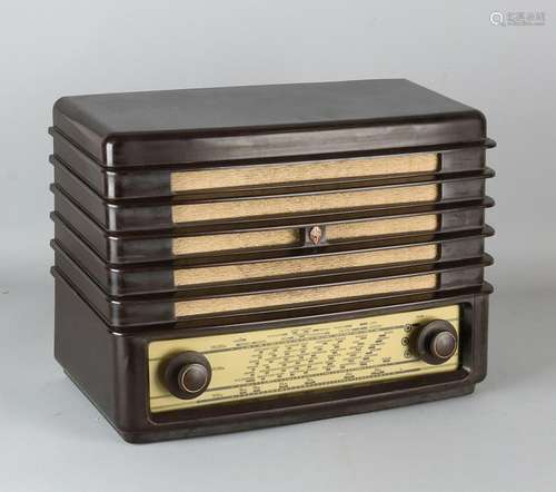 Bakelite Art Deco radio. Anno 1947. By Siera. Size: 30