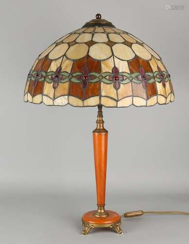 Decorative Tiffany-style table lamp. Second half 20th