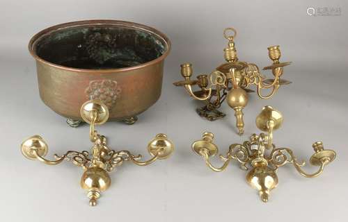 Four times antique brassware. 19th century. Comprising: