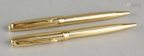 Two golden Parker pens, Sonnet model, new, 13.5 cm.