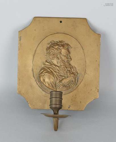 19th Century bronze wandblaker with men portrait. Size: