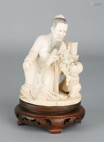 19th Century Japanese ivory Fig. Japanese old man with