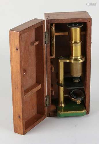 Small antique brass microscope walnut coffin. Nr. 6.