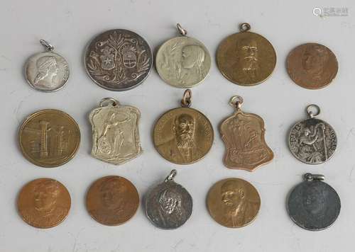 Lot 15 various medals and pendants, mainly Argentina,