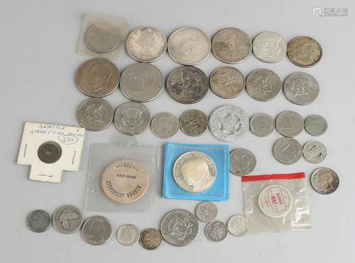 Land with about 38 silver coins from the United States,