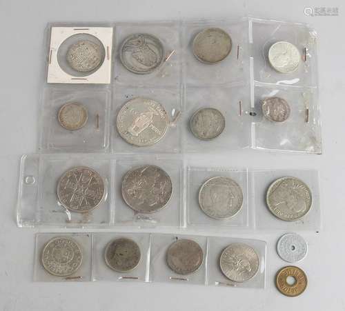 Lot 15 silver coins from various countries.