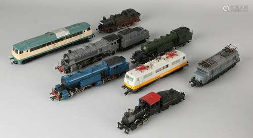 Lot 8 several locomotives of different brands. Allen