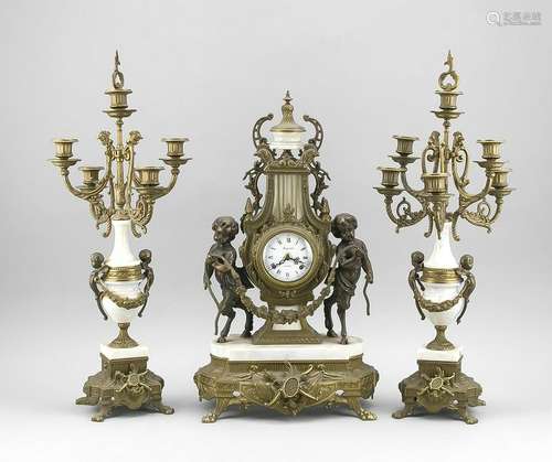 Three-piece set of pendulum. Marble and putti. 20th