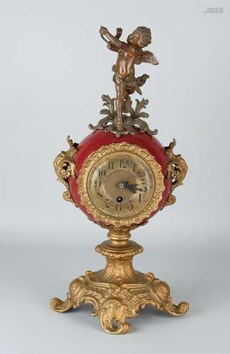 Antique clock with Lenzkirch clock. Composition metal