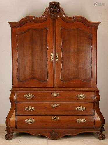 Beautiful small 18th century Dutch cabinet of oak. With