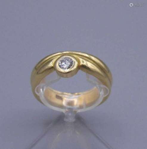 RING, 750er Gelbgold (12,15 g), besetzt mit einem Brillanten von ca. 0,2 ct.; Ring-Gr. 55/56. - - -