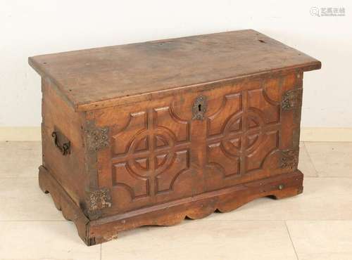 18th Century colonial oak chest with original lock.