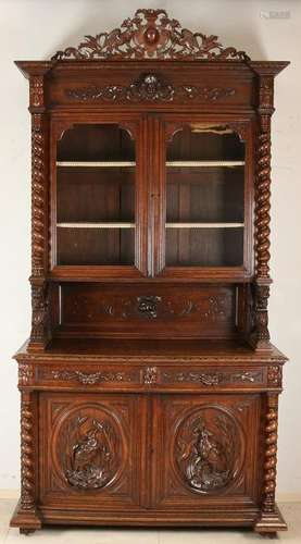 Antique oak inserted French hunting cabinet with