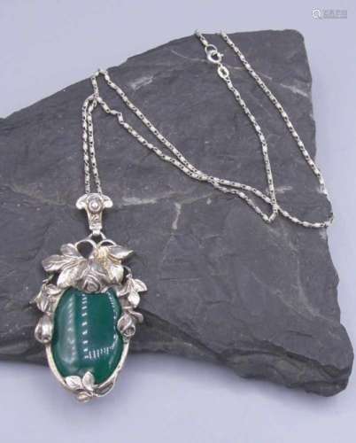 JUGENDSTIL - ANHÄNGER MIT KETTE / art nouveau pendant and necklace; ovaler und leicht aufgewölbter