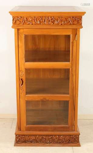 1-Deurs teak display cabinet with carving and faceted