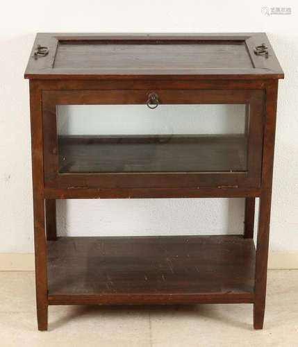 Mahogany tea table with removable tray. Second half