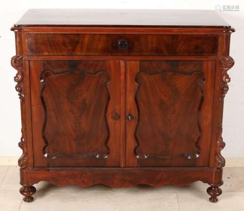 Dutch mahogany Louis Philippe penantkast. Circa 1860.