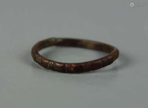 BRONZE - RING, etwa 1000 n. Chr.; handgearbeiteter, filigraner Ring von 1,7 mm Durchmesser,