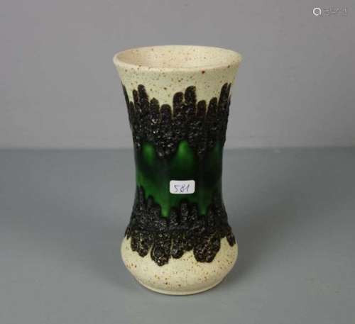 VASE / pottery vase, Mitte 20. Jh., polychrom glasiert (Grün, Braun, Creme, Schwarz), unter dem