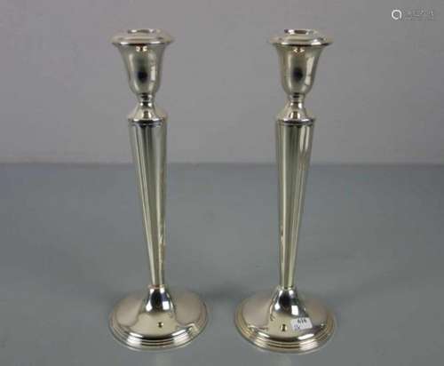 PAAR LEUCHTER / TISCHLEUCHTER / silver candlesticks, Sterlingsilber mit beschwertem Fuss, unter