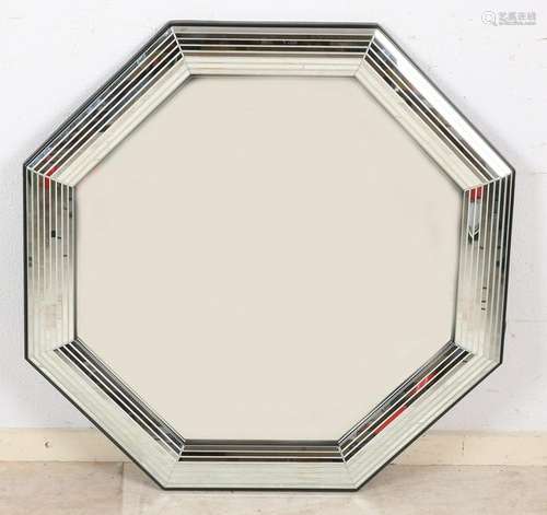 Modern mirror having facets. Octagonal. Size: 76 x 76