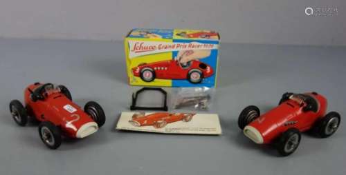 BLECHSPIELZEUG / SPIELZEUGAUTO: Schuco - Grand Prix Racer 1070 - 2 Autos / tin toy cars, 2. H. 20.