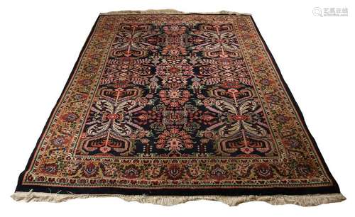 Old Persian rug with floral decoration fur. Size: 275 x