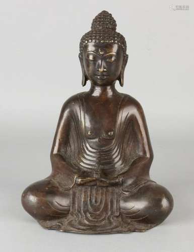 Old / antique Oriental / Chinese bronze Buddha. Size: H