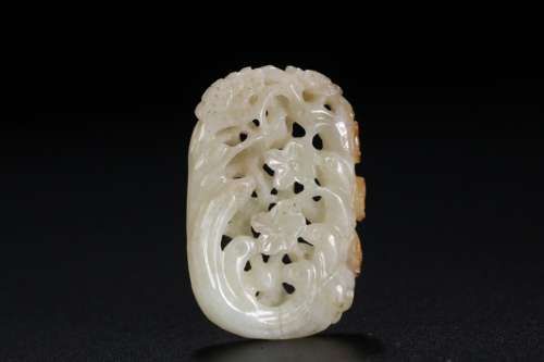 Late Qing dynasty hetian jade flower pattern pendent