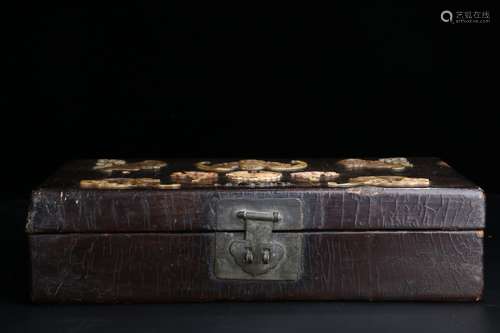 Qing dynasty wood Lacquer embedded fu shou pattern box