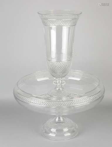 Large two-piece crystal table piece with ruitslijpsel.