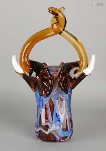 Glass art object. Two amorous elephants. Glass fusing.