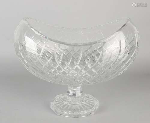 Boat-shaped crystal glass fruit bowl on foot. 21st