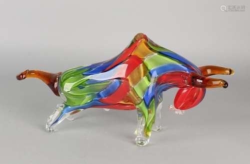 Glass glass fusing bull. 21st century. Size: 18 x 35 x