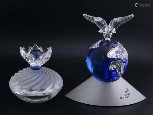 Two parts Swarovski: 1x Crystal Planet (238,985) on