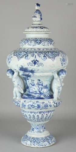 Big Delft Fayence flaunt lidded with putti and floral /