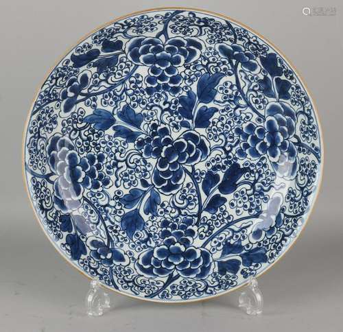 Large 18th century Chinese porcelain dish grapes. Size: