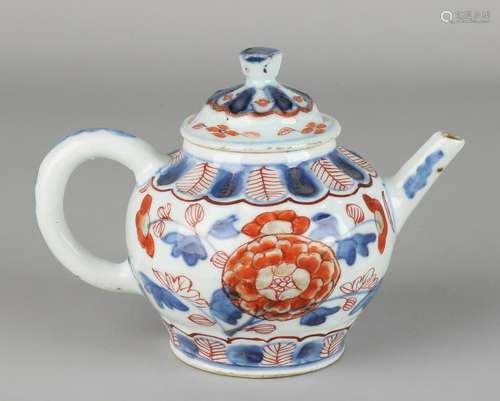 18th Century Chinese Imari porcelain teapot with floral