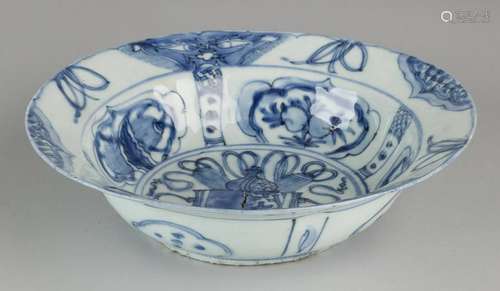 17th century Chinese porcelain plate with valuables