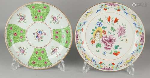 Two large 18th century Chinese porcelain Family Rose