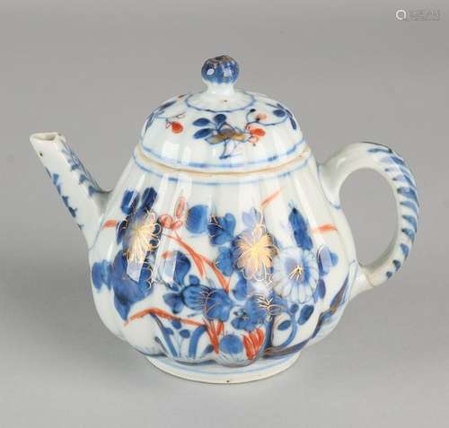 18th Century Chinese Imari porcelain teapot with floral