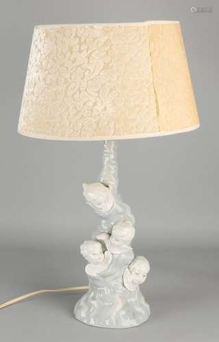 Spanish? porcelain table lamp with cherubijnkoppen.