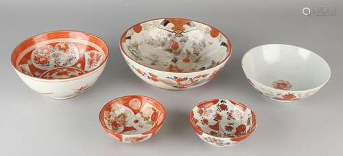 Lot antique Japanese Kutani porcelain. Five bowls,