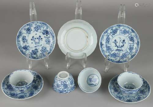 Lot 18th Century Chinese porcelain cups and saucers