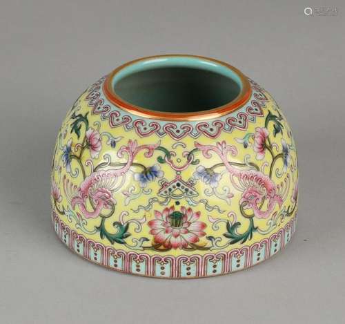 Ancient Chinese porcelain Family Rose water pot with