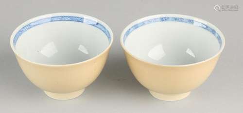 Two 18th century Chinese porcelain cups with soil brand