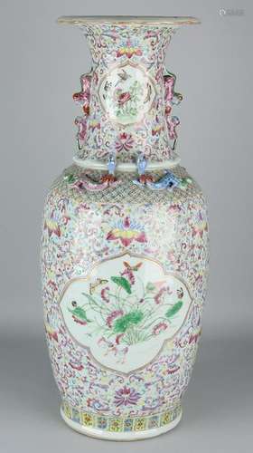 Capital antique Chinese porcelain vase Rose Family.