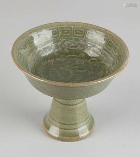 Ancient Chinese celadon wijncup with bird and flowering