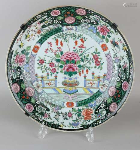 Large Chinese porcelain dish with Family Verte