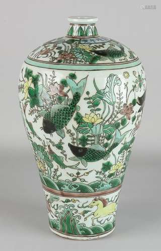 Ancient Chinese porcelain Family Verte vase with